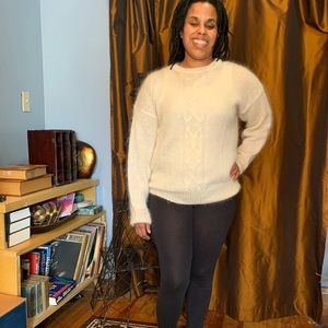 Vintage Pronto Moda Women’s pull over sweater.